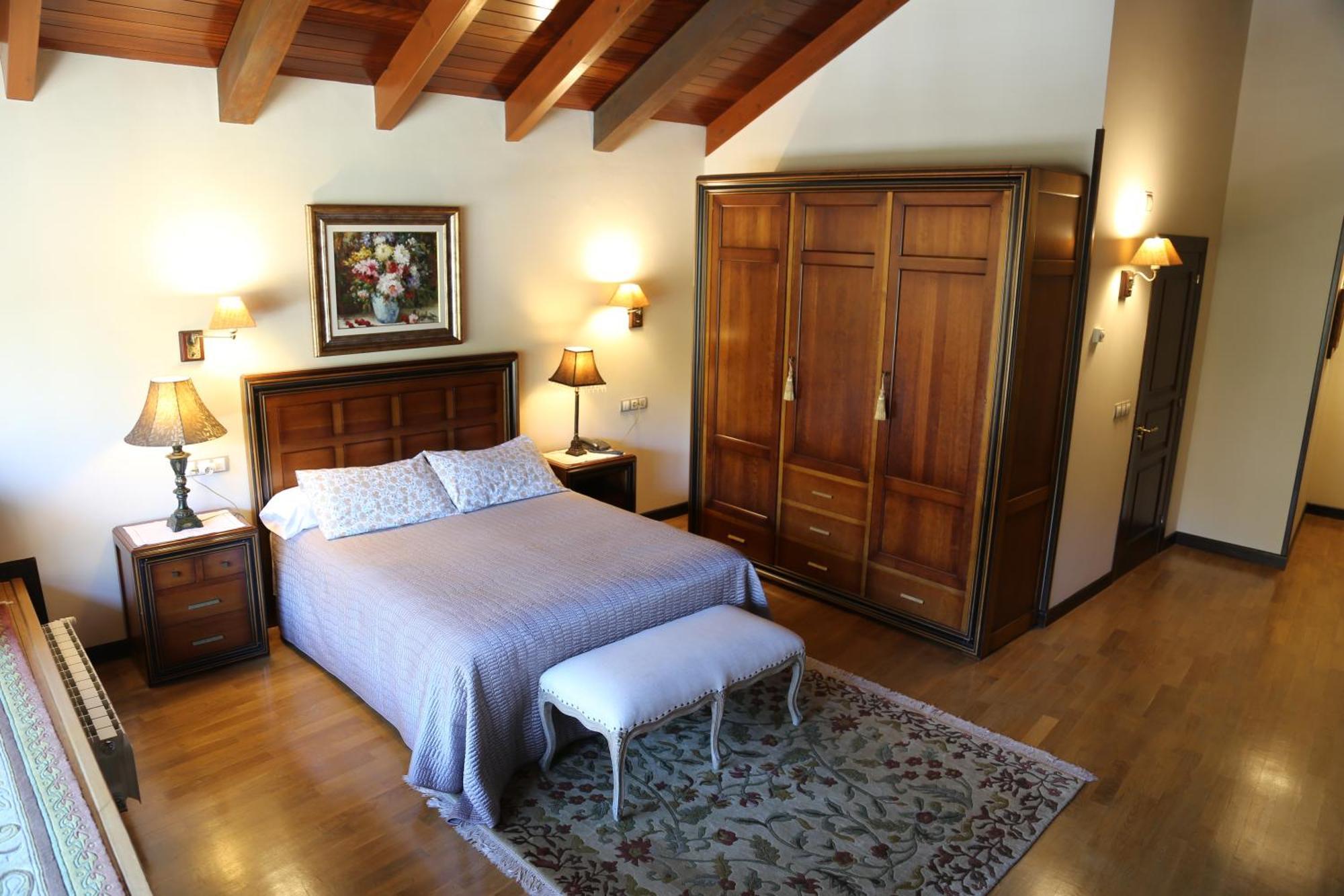 Apartamentos La Pontiga *** Infiesto Bagian luar foto