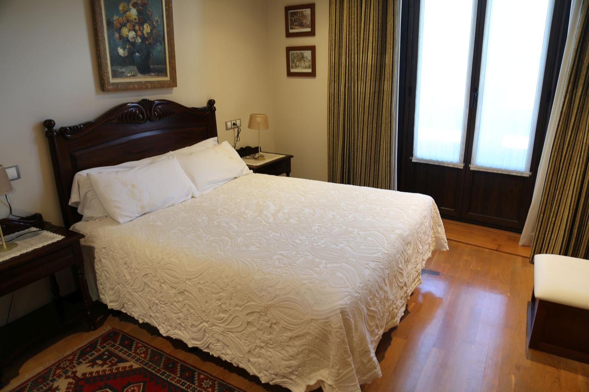 Apartamentos La Pontiga *** Infiesto Ruang foto