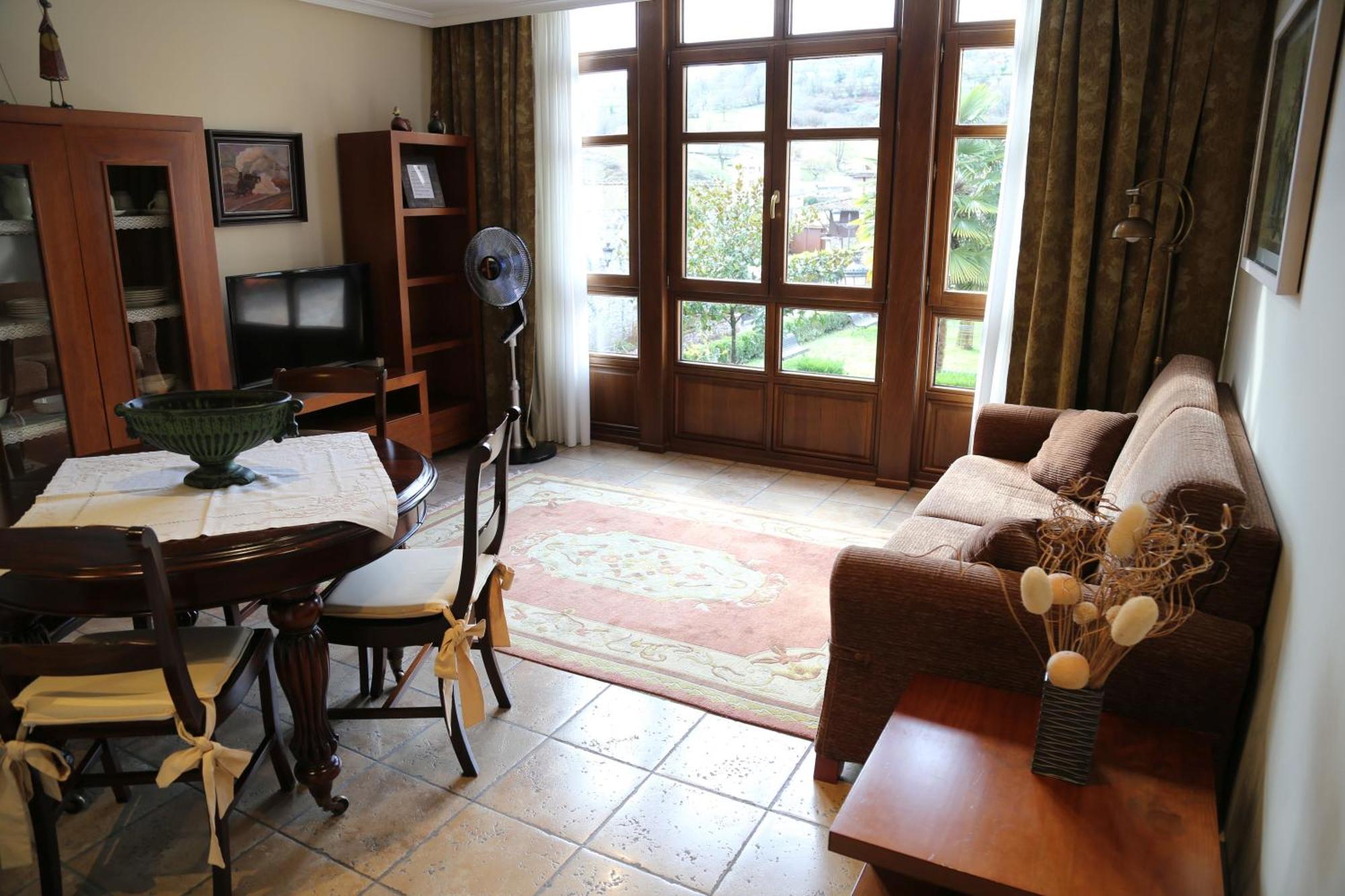 Apartamentos La Pontiga *** Infiesto Bagian luar foto